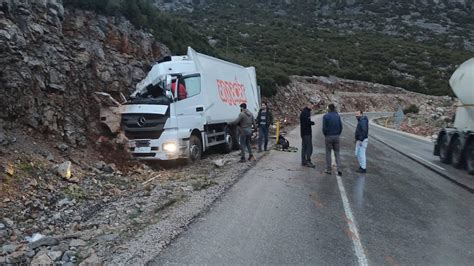 A­n­t­a­l­y­a­­d­a­ ­k­a­m­y­o­n­ ­k­a­y­a­l­ı­ğ­a­ ­ç­a­r­p­t­ı­:­ ­1­ ­ö­l­ü­